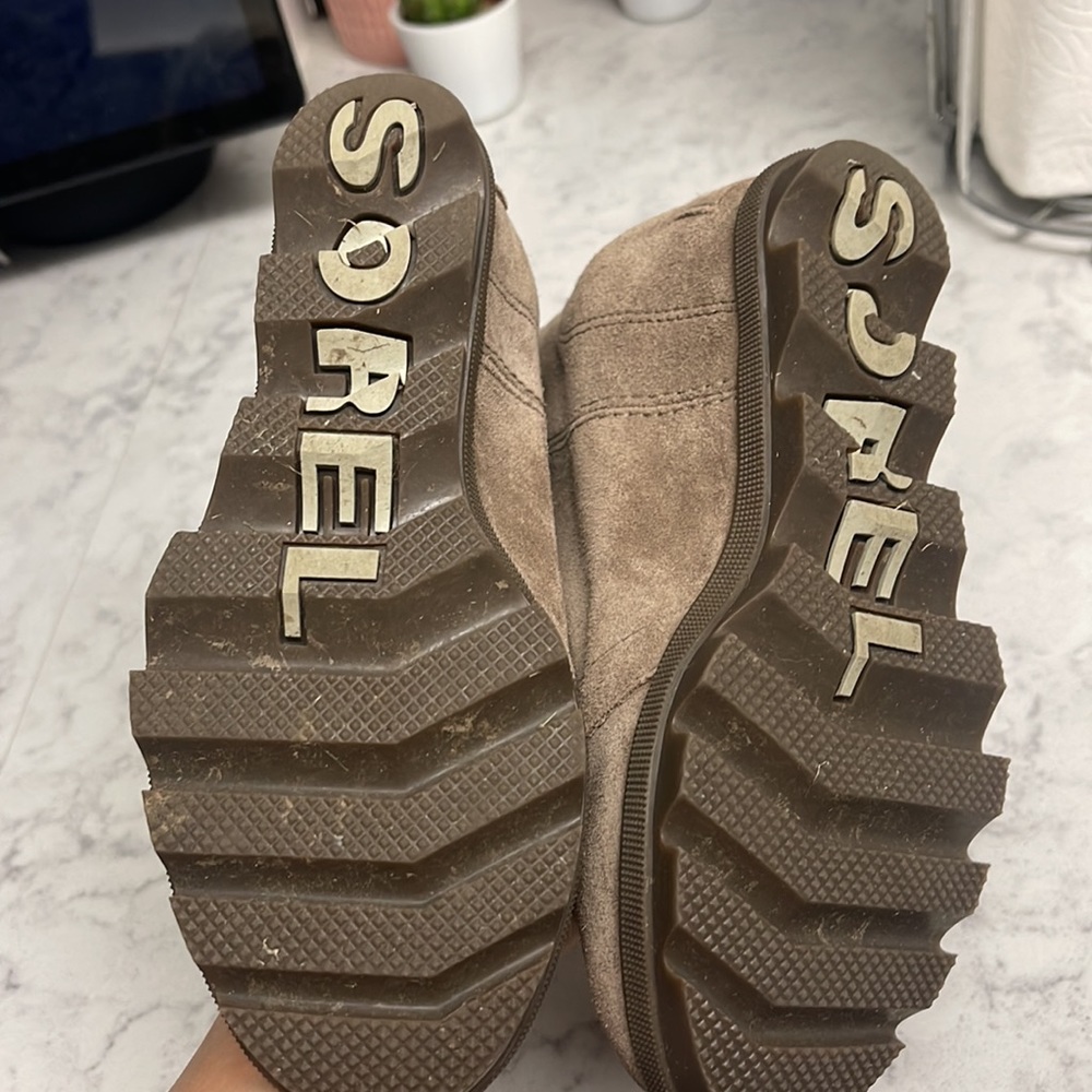 Sorels - Picture 2 of 3